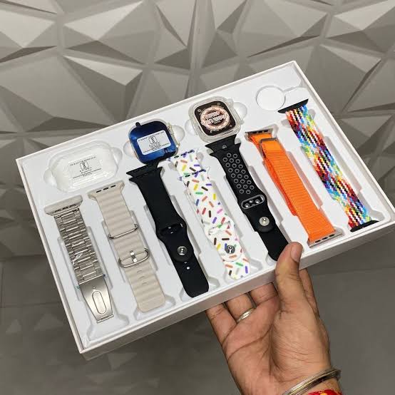 New Stylish 10in1 i20 Bluetooth Calling Earphone Smart watches for men and women