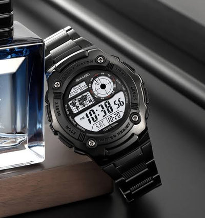 Waterproof Skmei digital watch, black case and black strap, LCD time display